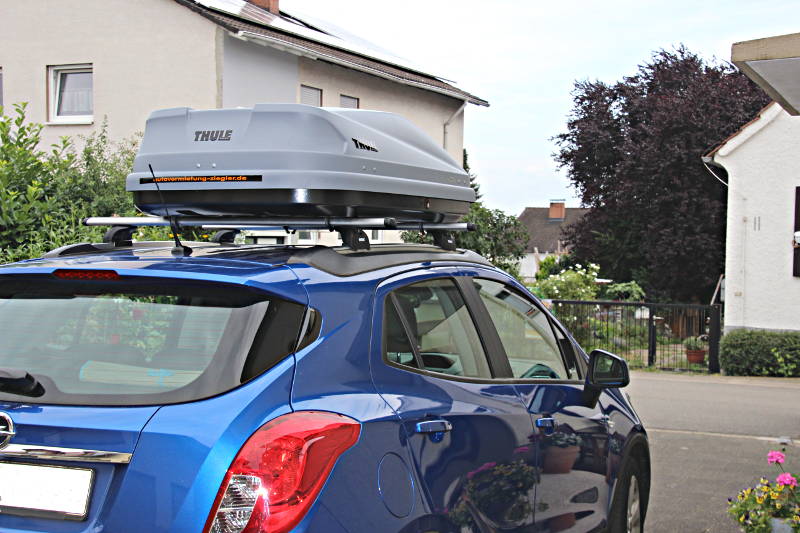 Eine Dachbox von THULE auf einem Opel Mokka, bei uns in der Vermietung z.B. in Neuhofen