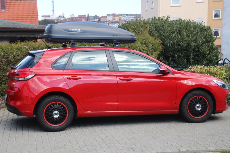 Speyer: eine Dachbox mit 370 Liter Volumen auf einem Hyundai i30