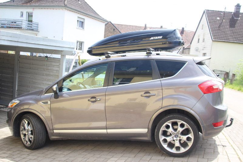 Speyer: Dachbox mit 420 Liter Volumen auf einem Ford Kuga