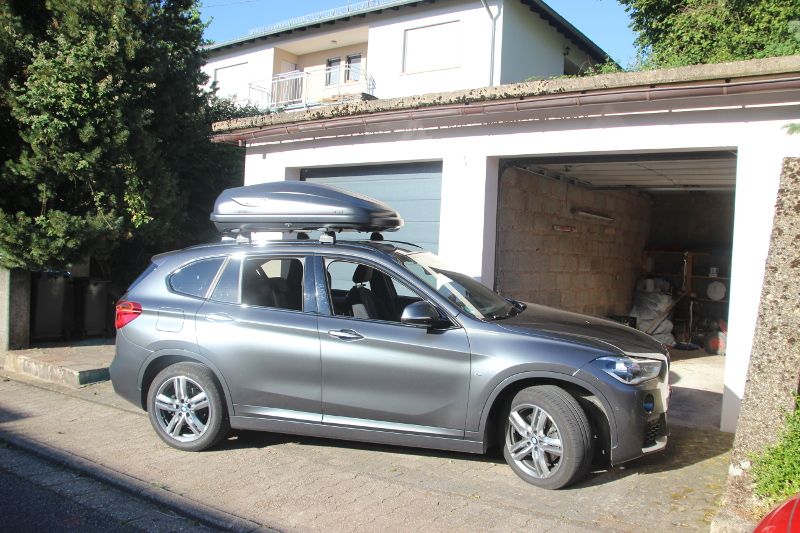 Dachbox auf einem BMW X1 in Dudenhofen