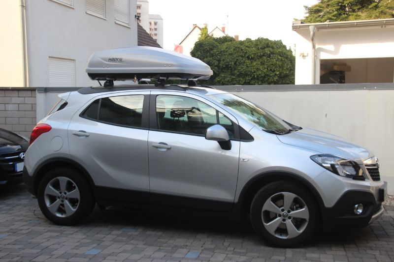 Dudenhofen: Dachbox von HAPRO mit 370 Liter Volumen auf einem Opel Mokka