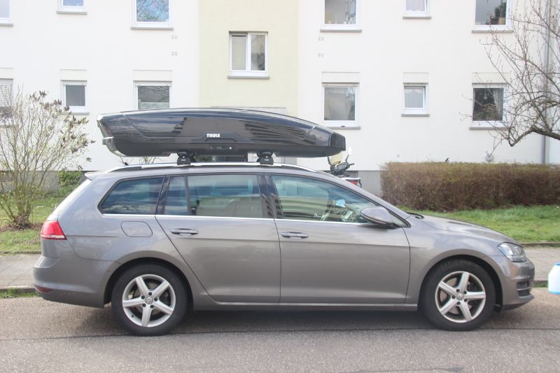 Speyer: Dachbox von THULE mit einem Volumen von 640 Liter auf einem VW Golf Variant Kombi