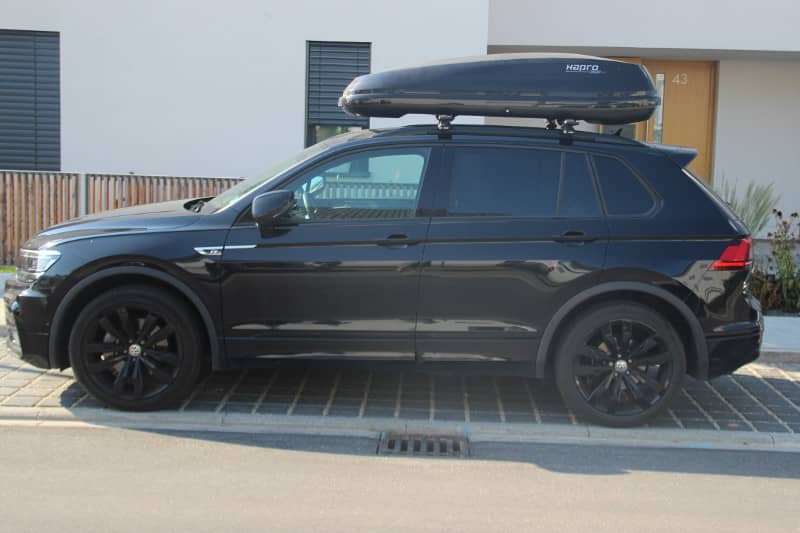Eine Dachbox mit 430 Liter Volumen auf einem VW Tiguan bei uns in Dudenhofen